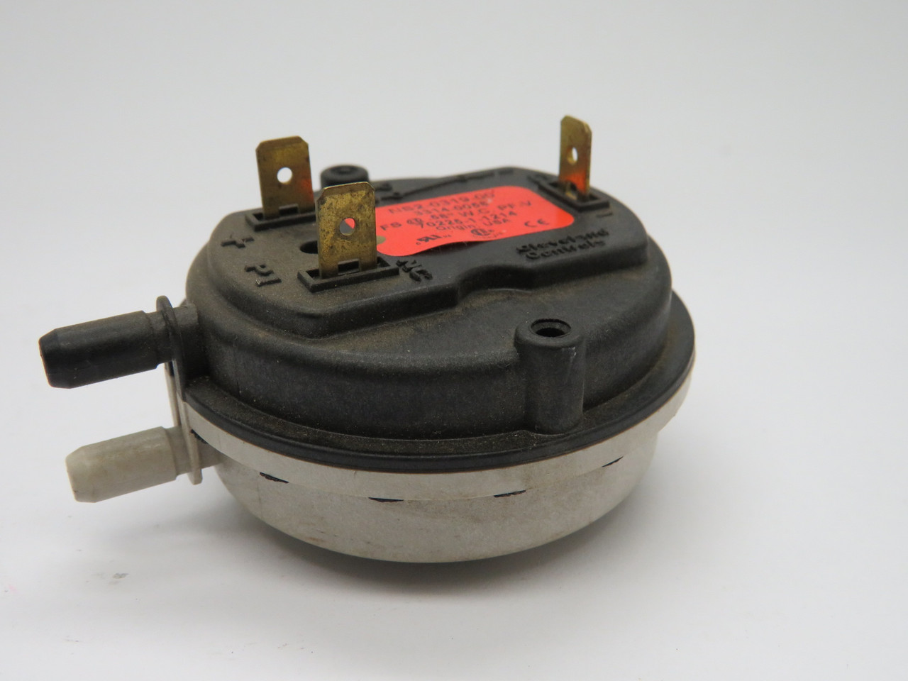 Cleveland Controls NS2-0319-00 Pressure Switch FS 0.58” W.C. PF-V USED