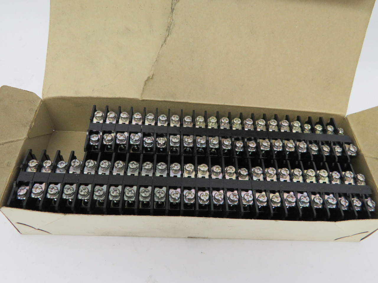 Idec BNH15MW Panblock Terminal Block 600V 1.25mm Lot of 46 BOX DAMAGE NEW