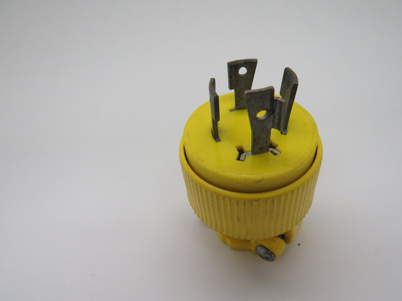 Pass & Seymour L1730P Old Style Yellow Turnlok Plug 30A 600V 4W 3P USED