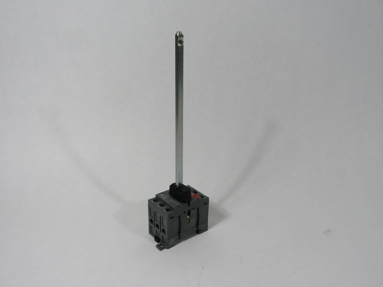 ABB OT40F3 Non-Fused Disconnect Switch 40A 600VAC 3-Pole 6" Shaft USED