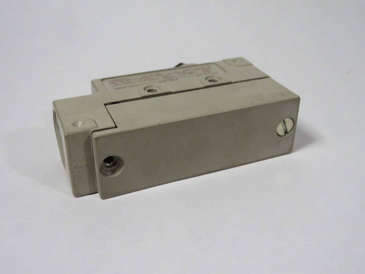 Omron ZE-Q-2S Limit Switch 15A 125/250/480V 1/2A 125VDC MISSING SCREW USED