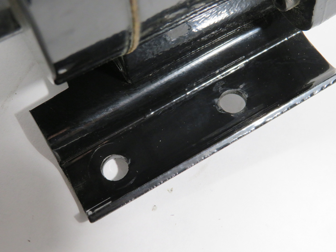 Bison 011-336-2028 DC Gearmotor 28.1:1 112 in-lbs 1/8HP 64RPM 90VDC 1.33A USED