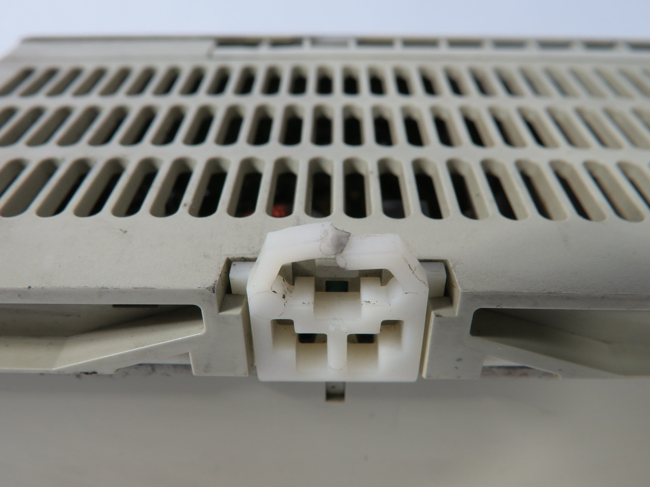 Allen-Bradley 1761-L32AAA MicroLogix Programmable Controller DAMAGED CLIPS USED