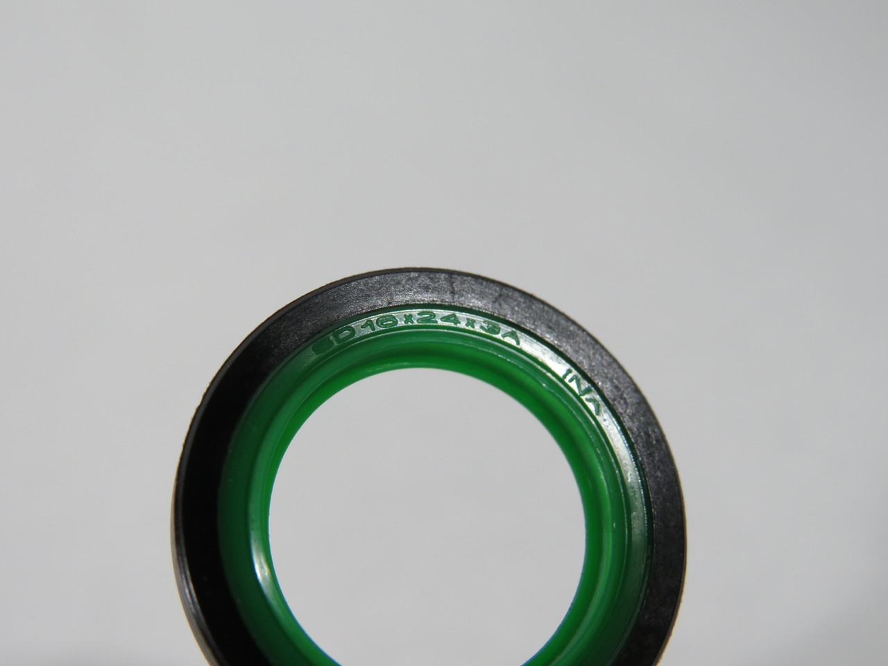 INA SD16X24X3-A Radial Rotary Shaft Seal 16x24x3mm Lot of 17 NOP