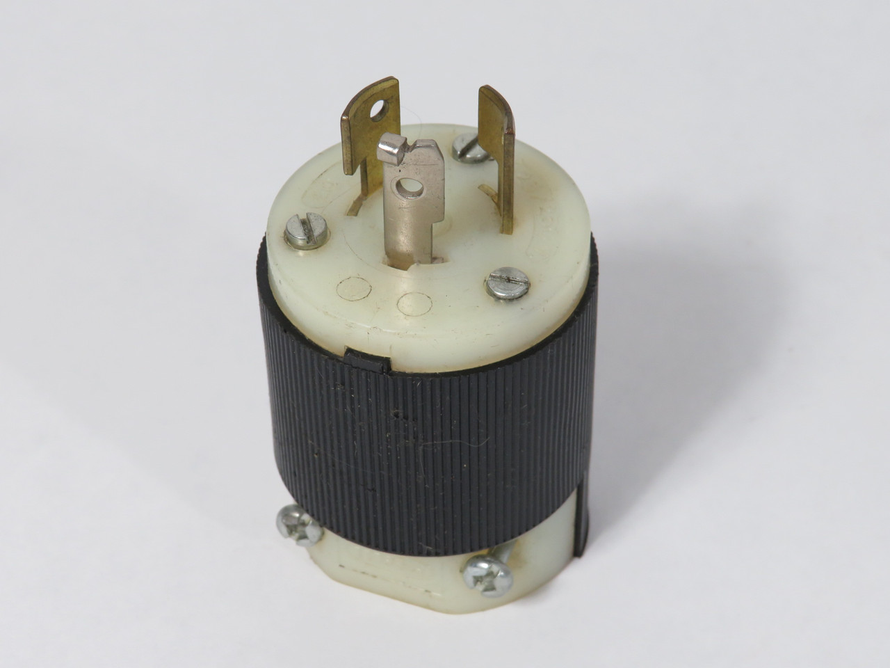 Hubbell 9965C Twist-Lock Plug 20A 125/250V 3W 2P Non-NEMA USED