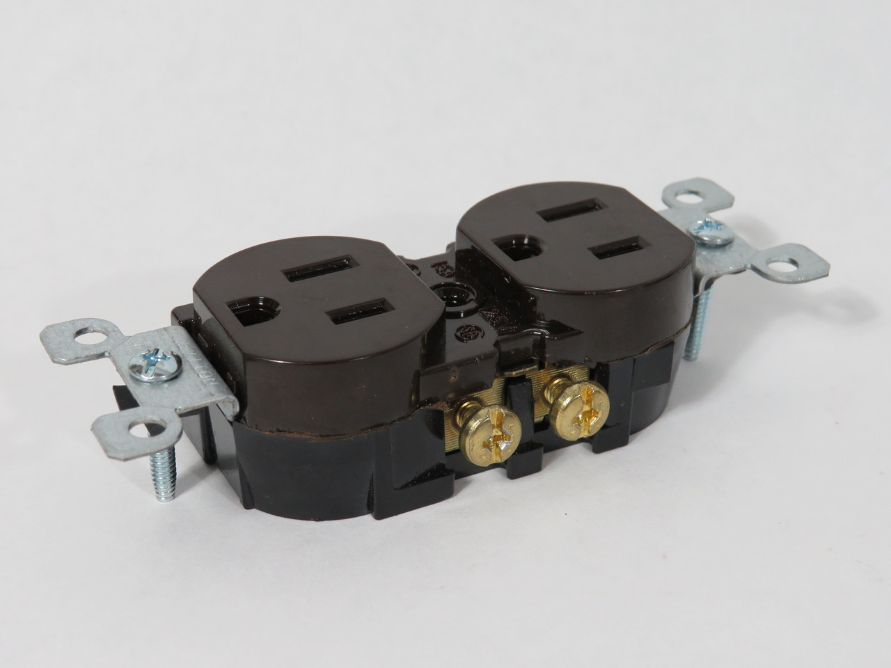 Leviton 730-T5320 Tamper-Resistant Duplex Outlet 15A 125V 3W 2P NEMA 5-15R NOP