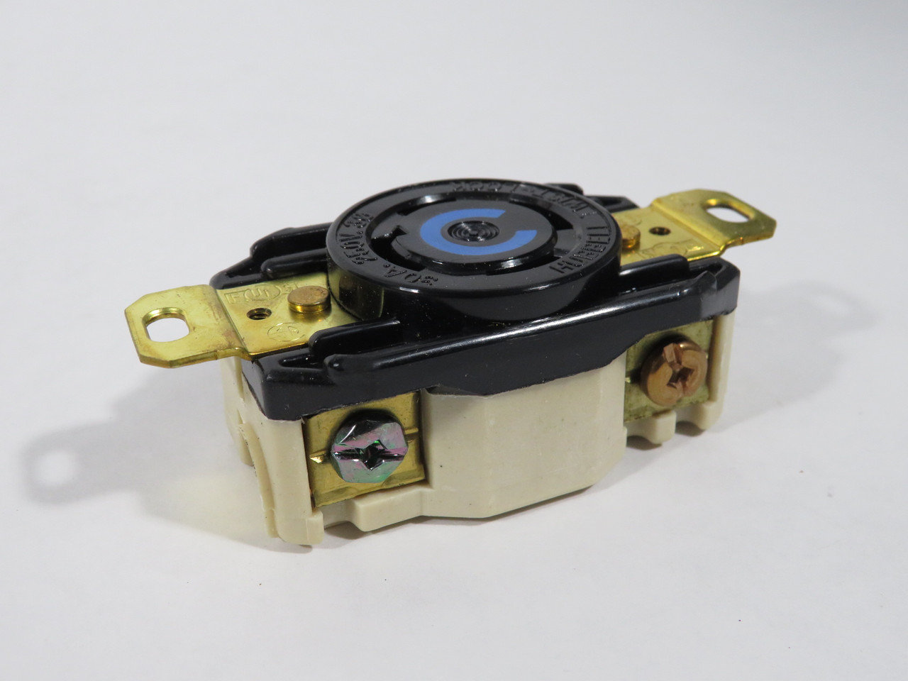 Hubbell HBL2720CN Twist-Lock Receptacle 30A 250V 4W 3P NEMA L15-30R NEW