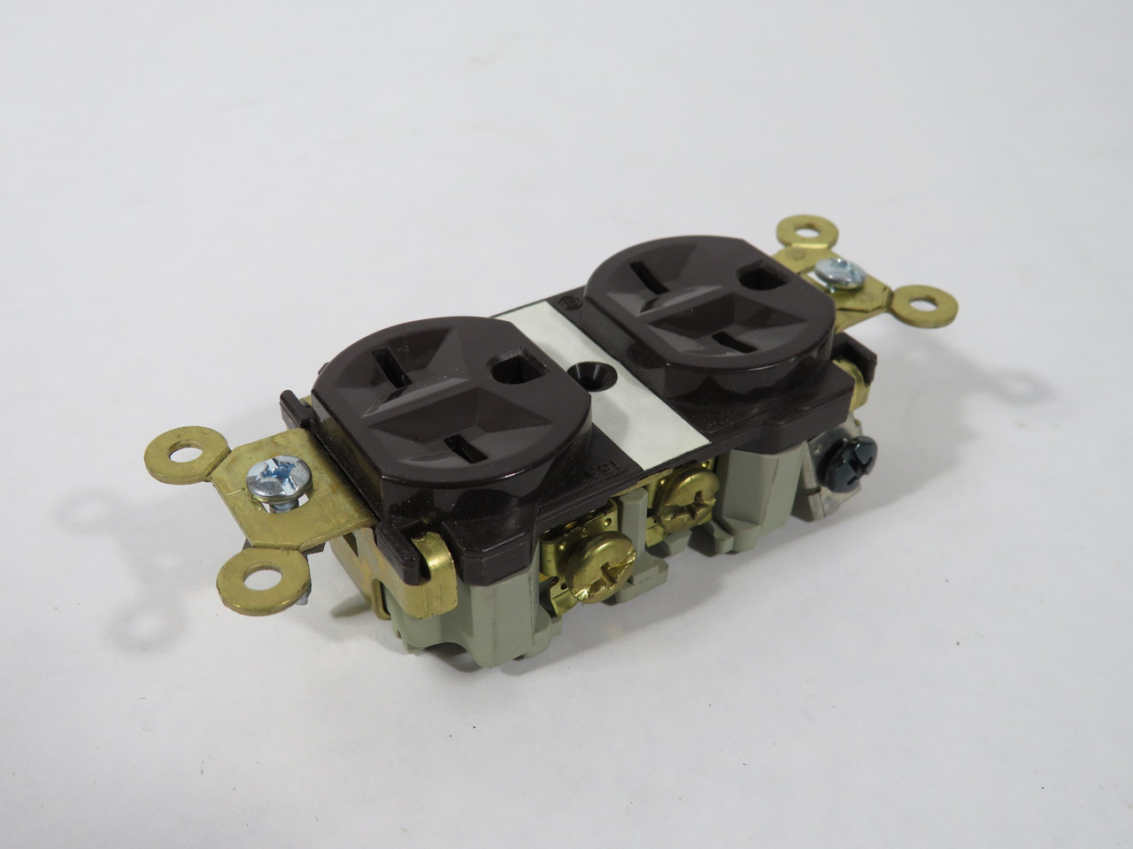 Pass & Seymour 5662-A Extra Heavy-Duty Duplex Receptacle 15A 250V 3W 2P NEW