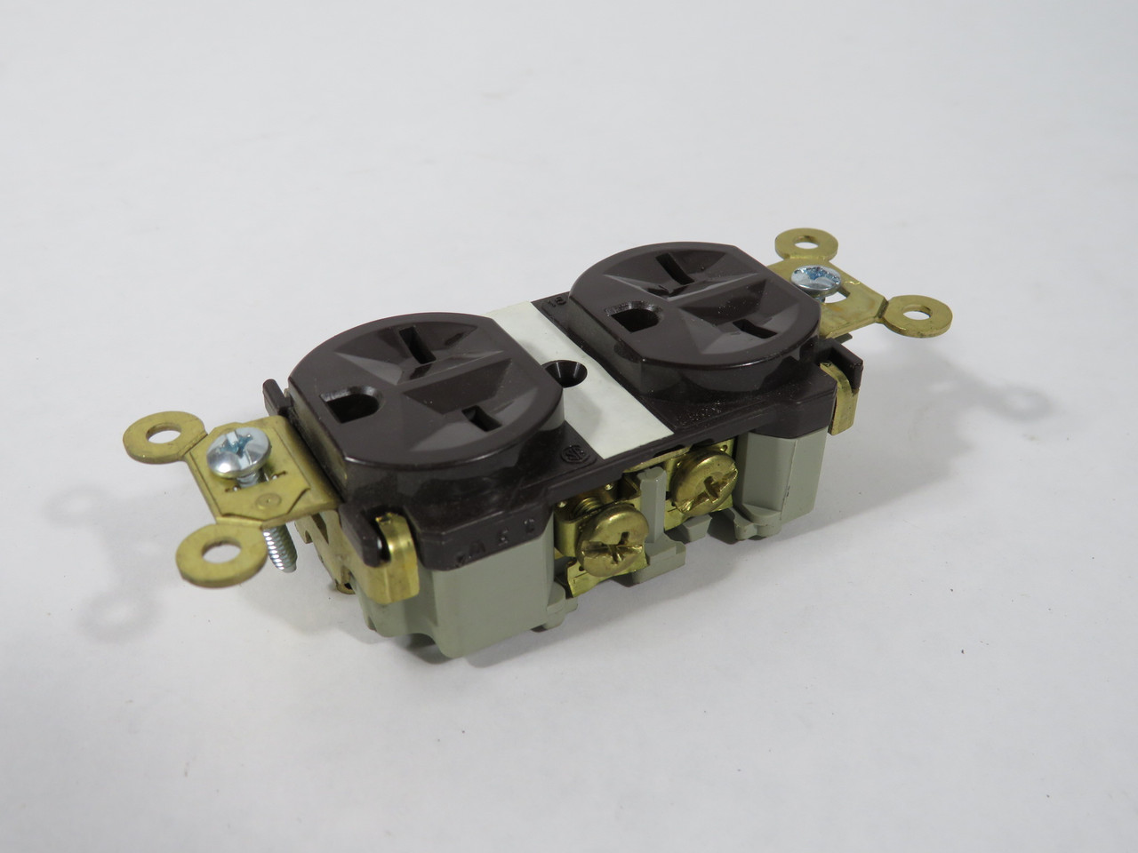 Pass & Seymour 5662-A Extra Heavy-Duty Duplex Receptacle 15A 250V 3W 2P NEW