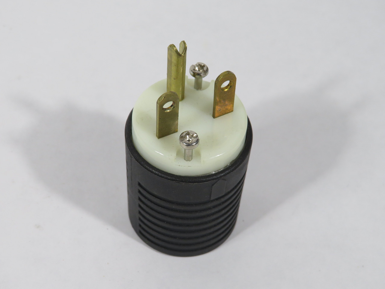 Pass & Seymour 5666-XCN Straight-Blade Plug 15A 250V 3W White/Black BOX DMG NEW