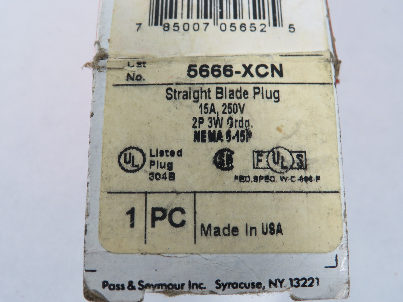 Pass & Seymour 5666-XCN Straight-Blade Plug 15A 250V 3W White/Black BOX DMG NEW