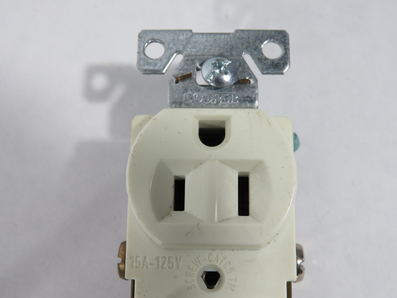 Cooper CR15W Duplex Receptacle 15A 125V 2P 3W NEMA 5-15R White USED