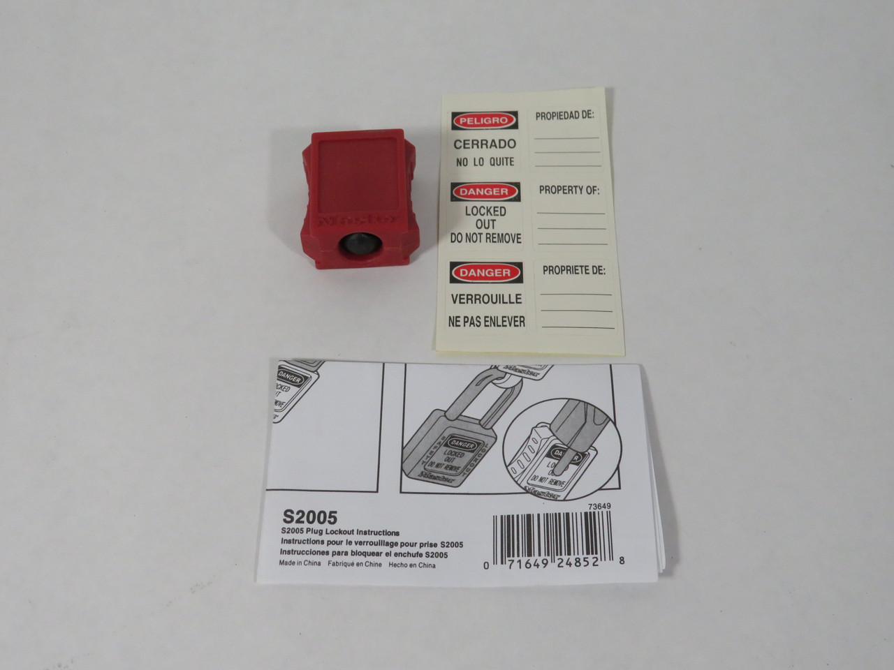 Master Lock S2005 Compact Plug Prong Lockout for 110-120V Plug NWB