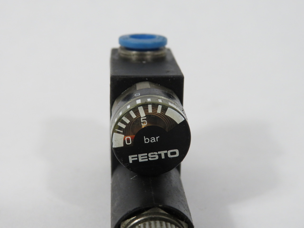 Festo 153491 LRMA-1/8-QS-6 Pressure Regulator with Gauge G1/8 QS-6 1-8 bar USED