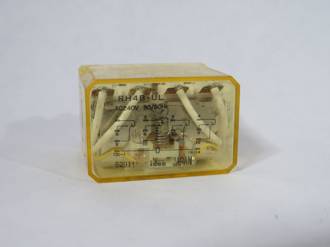 IDEC RH4B-UL-AC240V Power Relay 240VAC 10A 120VAC/30VDC 14-Blade USED