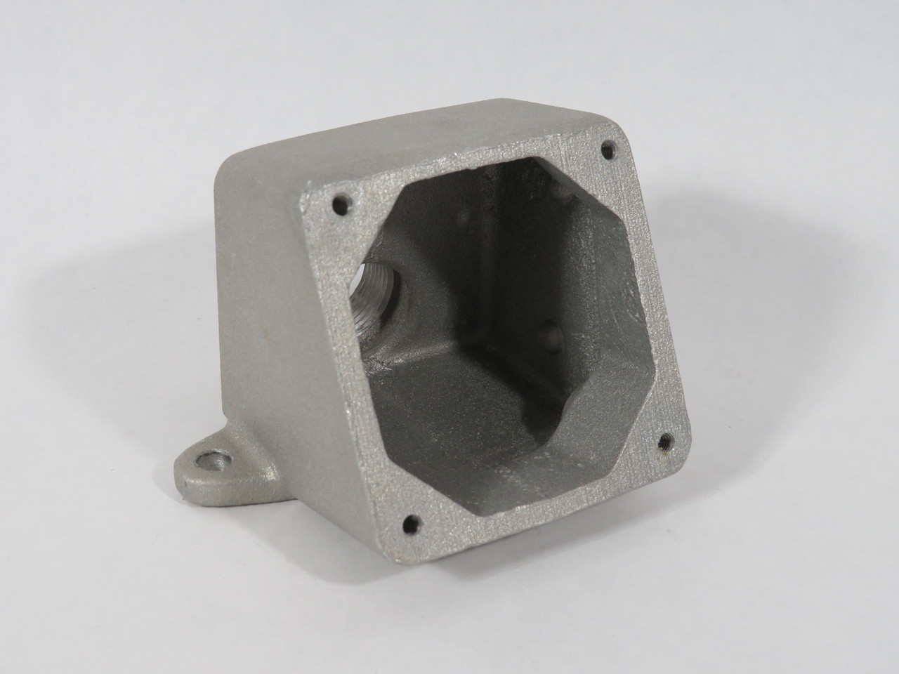 Eaton Crouse-Hinds ARE33 Back Box for 20/30A AR Receptacle 1 Hub 1" NEW