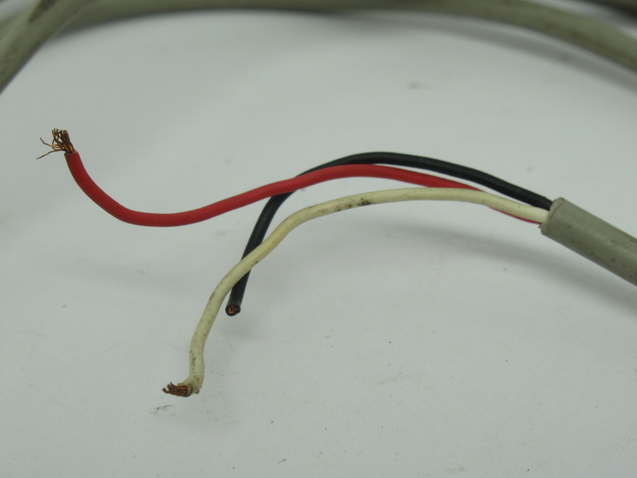 Omron E3S-X2CE4 Photoelectric Switch w/ Mounting Bracket 12-24V 6.5Ft Cable USED