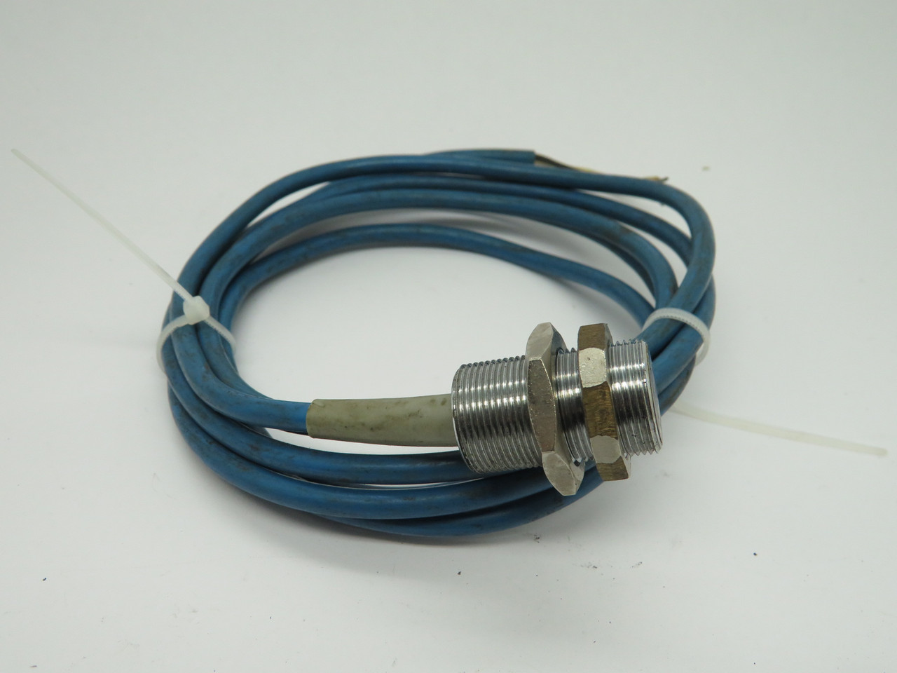 Turck Bi5-G18-Y0 Proximity Sensor 8.2VDC 5mm Switching Distance 77" Cable USED