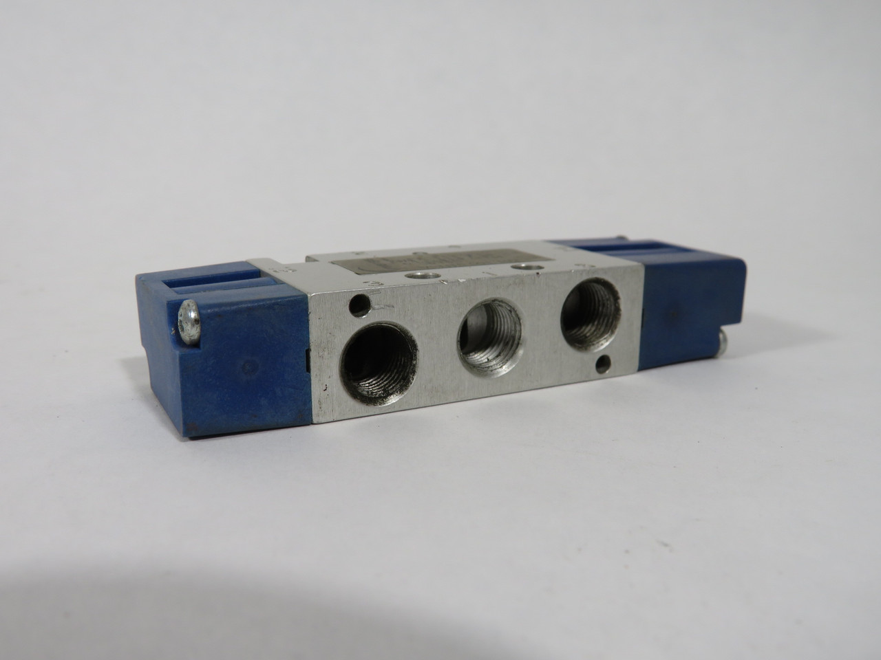 Invensys VSN16-501-102 Inline Spool Valve 5-Port 2-Pos 1/8" NPT USED