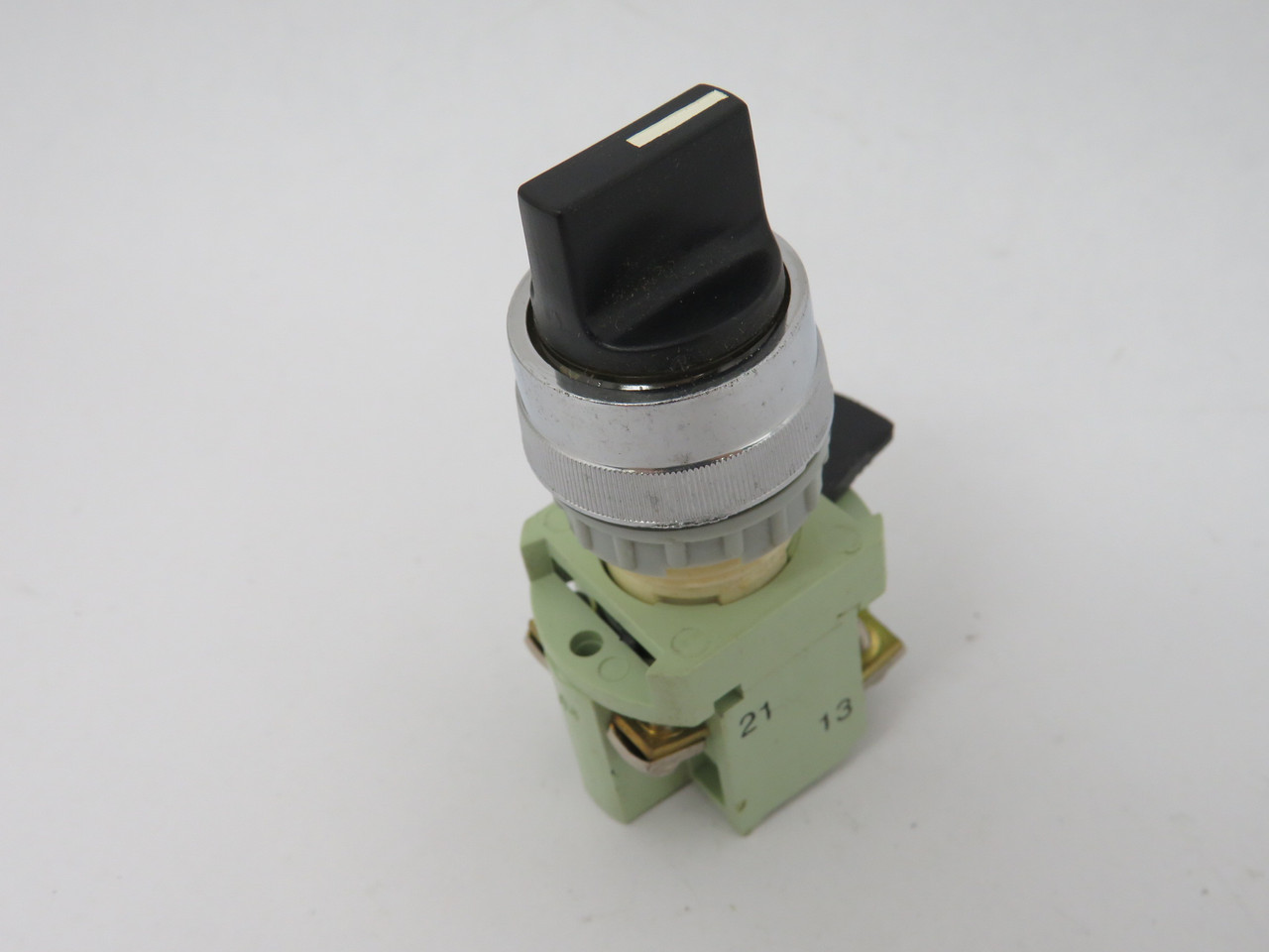 Generic 2 Position 22.5mm Selector Switch Right Spring Return 1NO 1NC USED