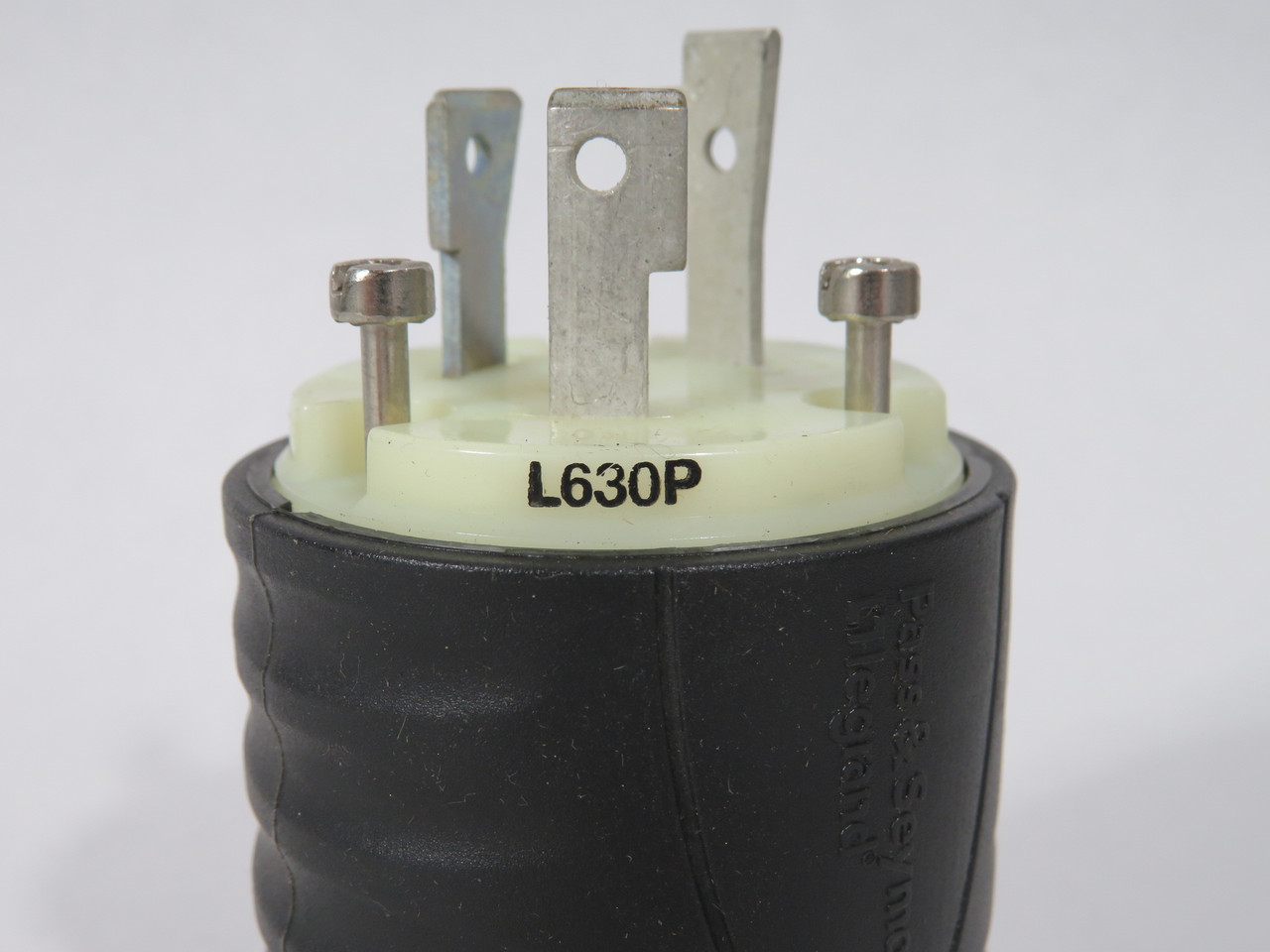 Pass & Seymour L630P Turnlok Plug 30A 250V 3W 2P Black and White L6-30P USED