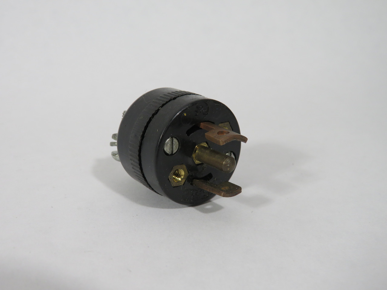 Pass & Seymour 7485 Midget Locking Plug 15A 125V 3-Wire 2-Pole USED