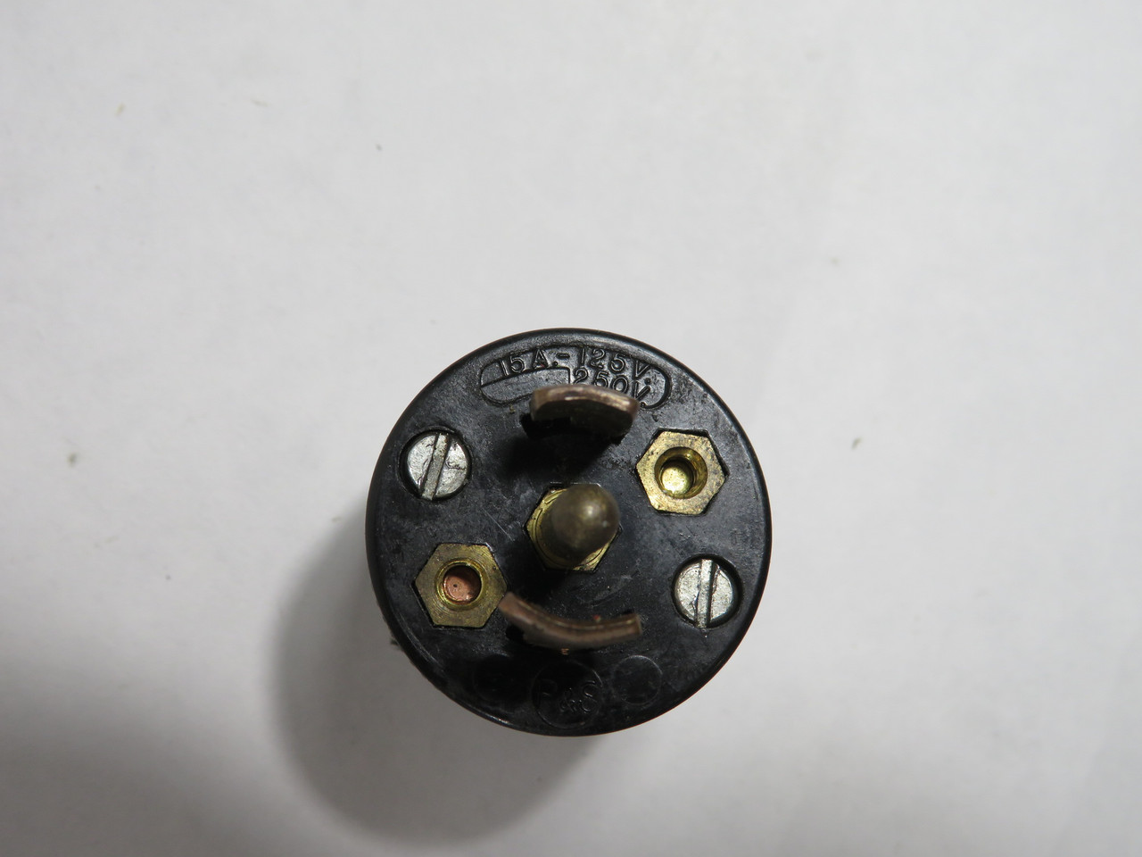 Pass & Seymour 7485 Midget Locking Plug 15A 125V 3-Wire 2-Pole USED