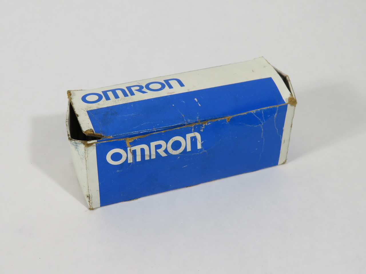 Omron E3S-X3CB4 Photoelectric Switch 12-24VDC PNP 2m L BOX DAMAGE NEW