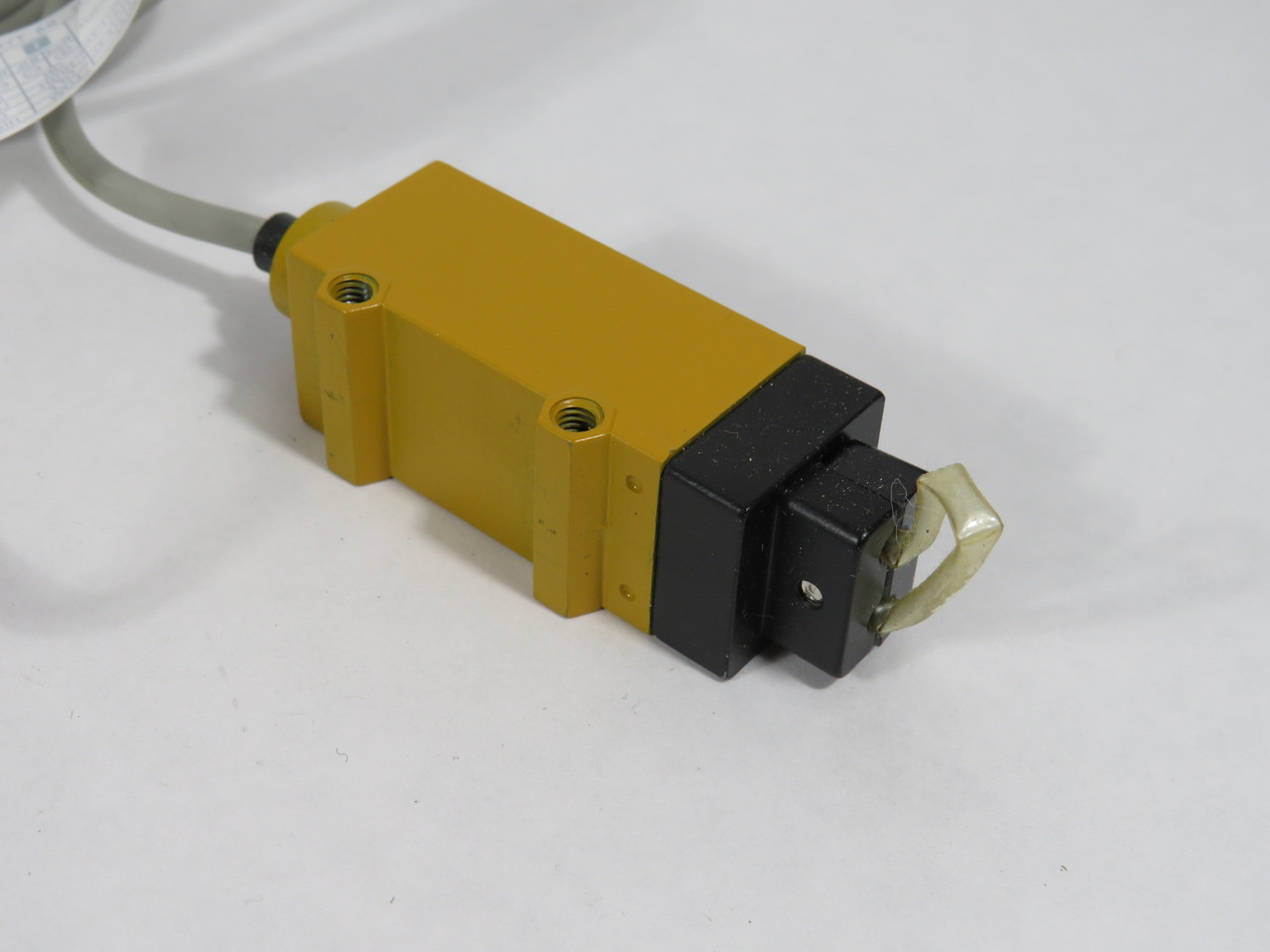 Omron E3S-X3CB4 Photoelectric Switch 12-24VDC PNP 2m L BOX DAMAGE NEW