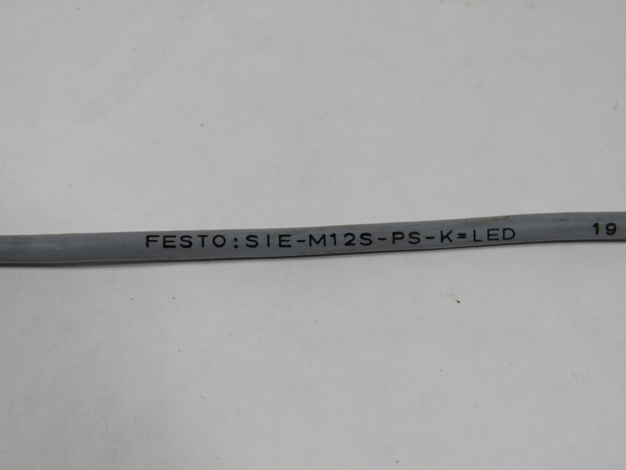 Festo 19102 SIE-M12S-PS-K-LED Inductive Proximity Sensor 10-30VDC 400mA 8' USED
