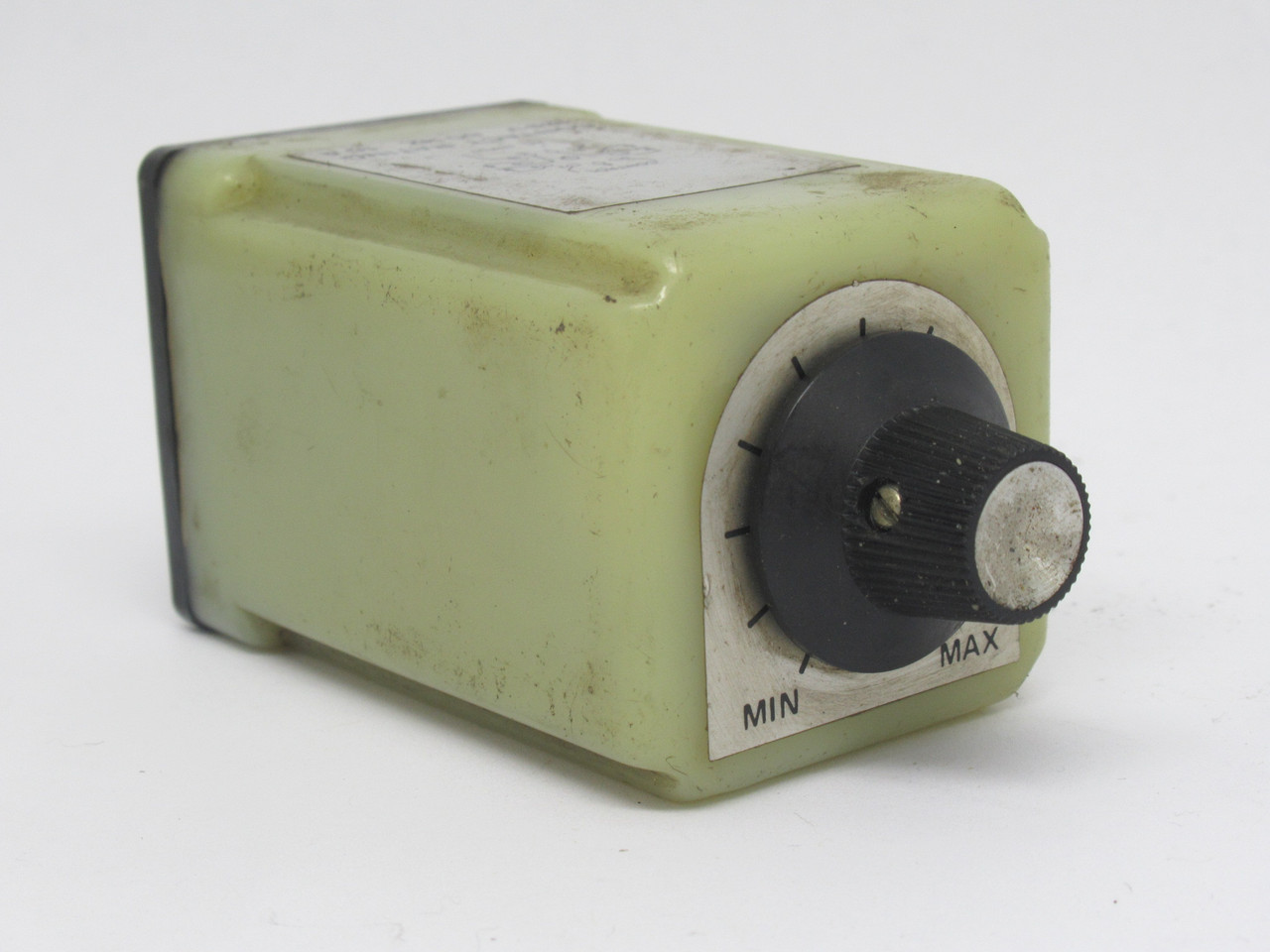 Agastat 9822B12D Time Delay Relay 2-60sec 120VAC 10A 60Hz 11-Pin USED