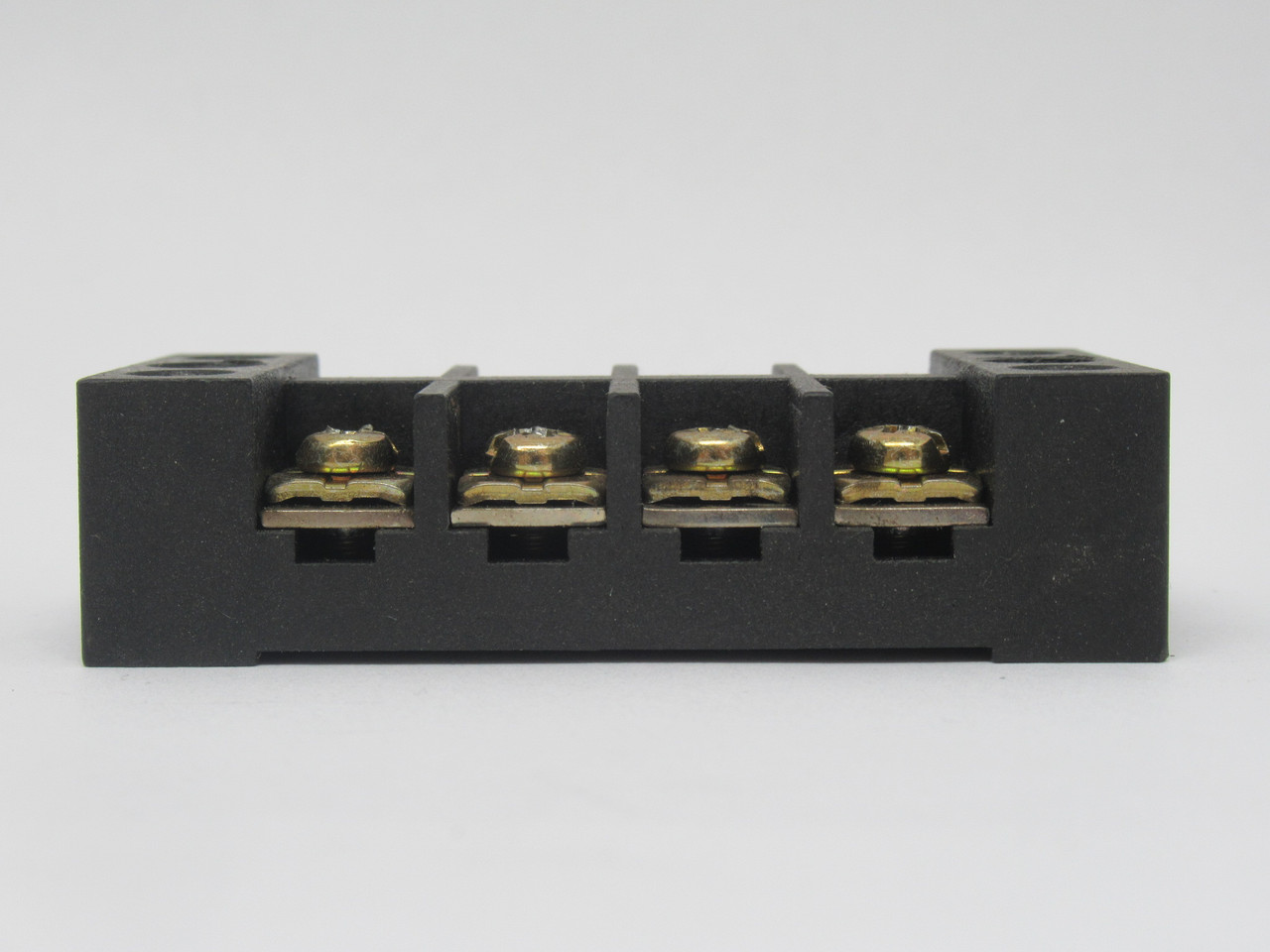 Shan-Ho SLE-30EP Fixed Terminal Block 30A 600V 4-Pole USED