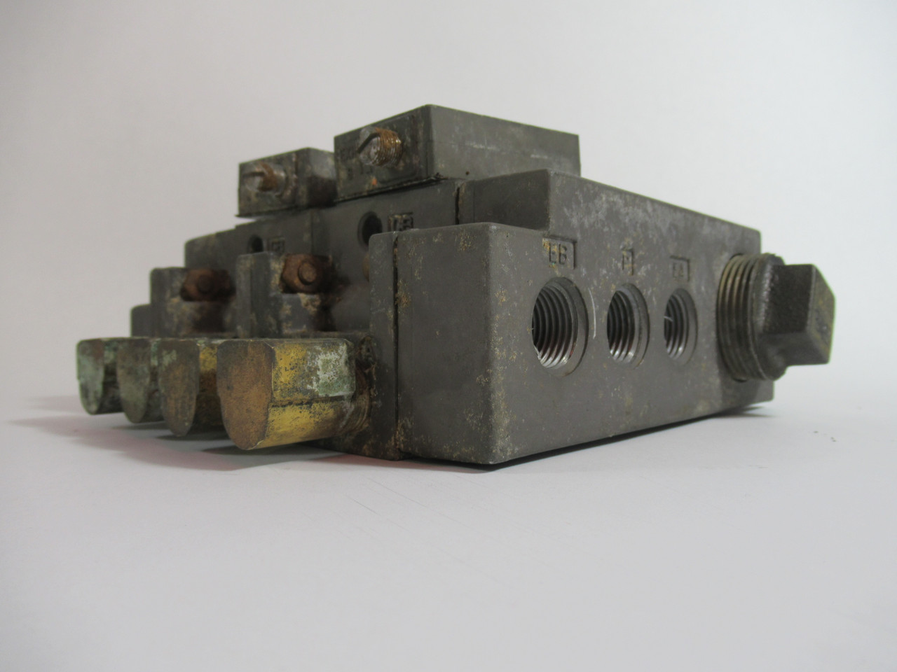 Numatics 15T Mark 15 Flexiblok Manifold Base Assembly USED