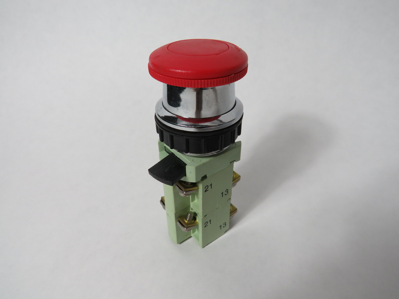 Generic Wide Base Twist Release Mushroom Push Button Switch 2NC 2NO USED