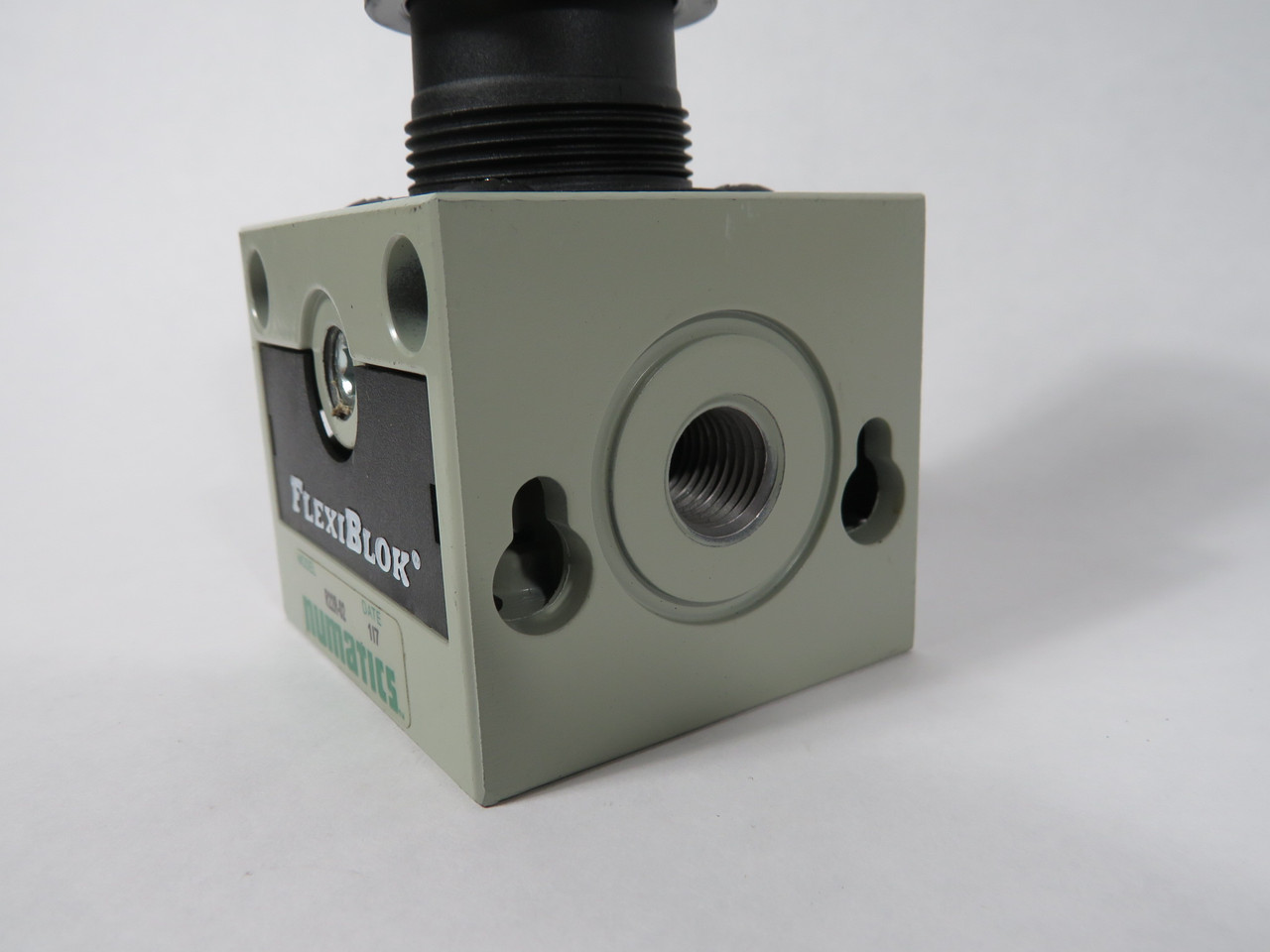 Numatics R22R-02 Modular Pneumatic Regulator 1/4" NPT SHELF WEAR NOP