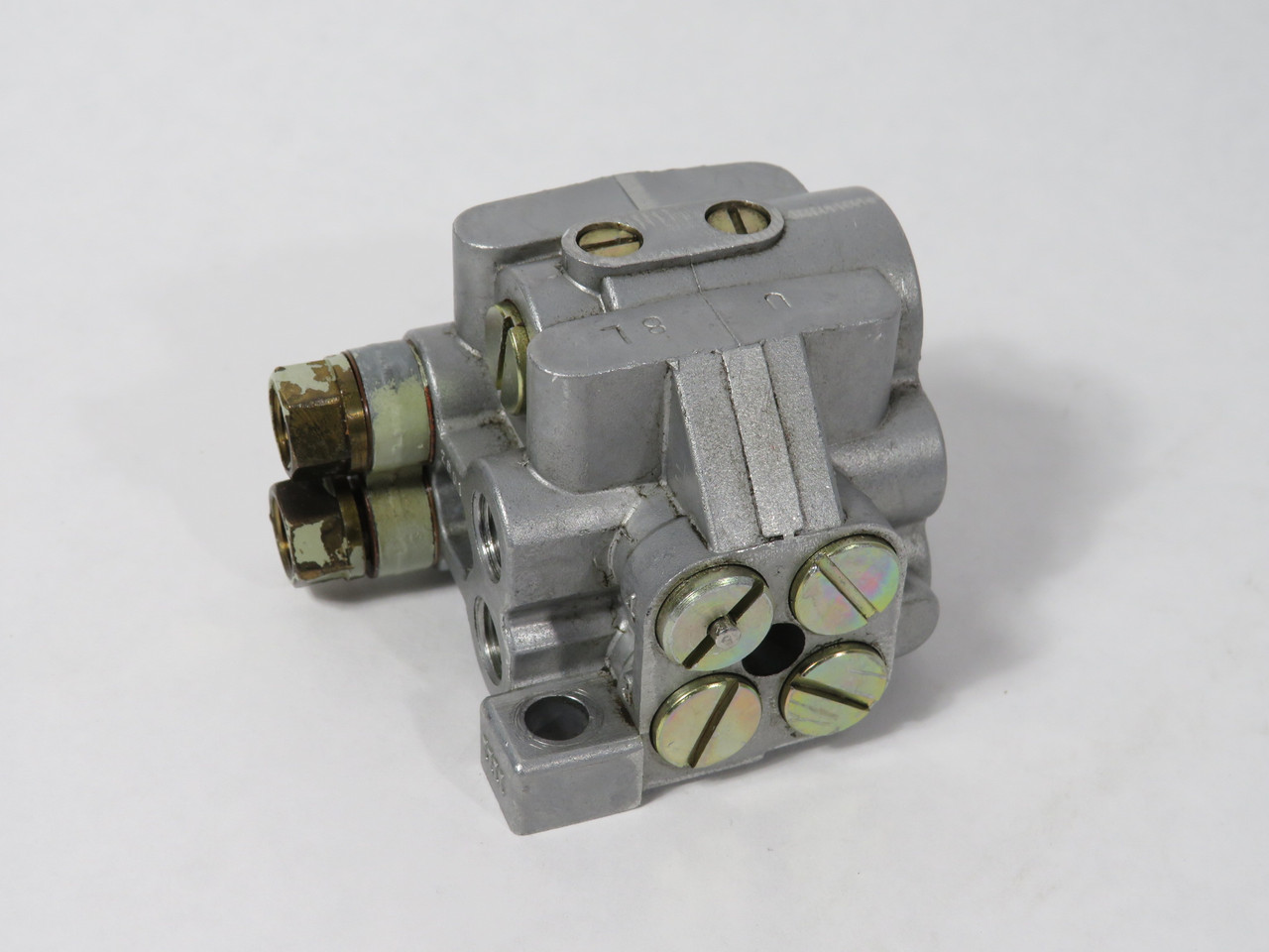 IHI 37801-3 U-8L Distributor Block 8 Outlets USED