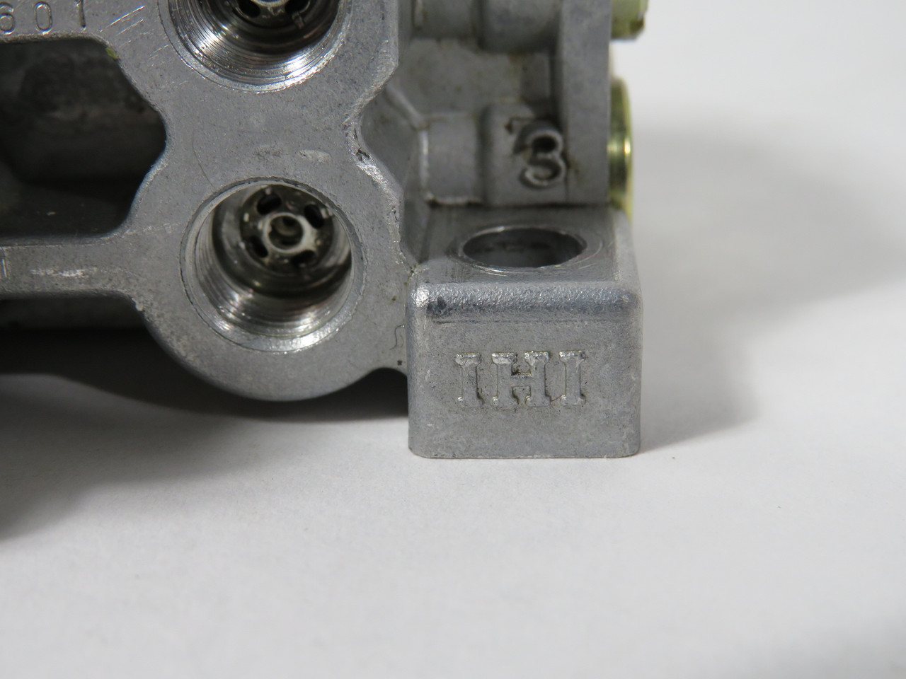 IHI 37801-3 U-8L Distributor Block 8 Outlets USED