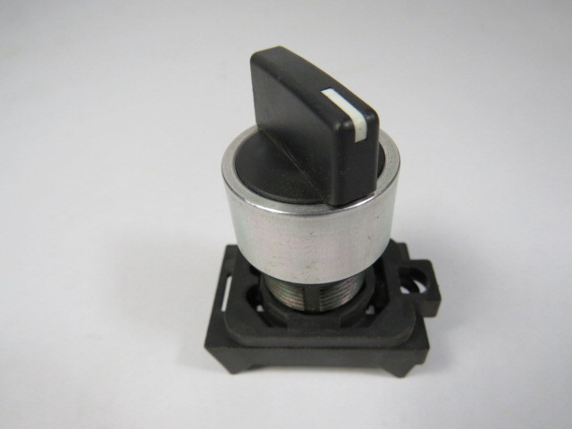 Allen-Bradley 800EM-SM32 Selector Switch w/ Mounting Latch 3-Position USED