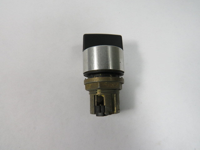 Allen-Bradley 800EM-SR22 Selector Switch Operator Only 2-Position USED