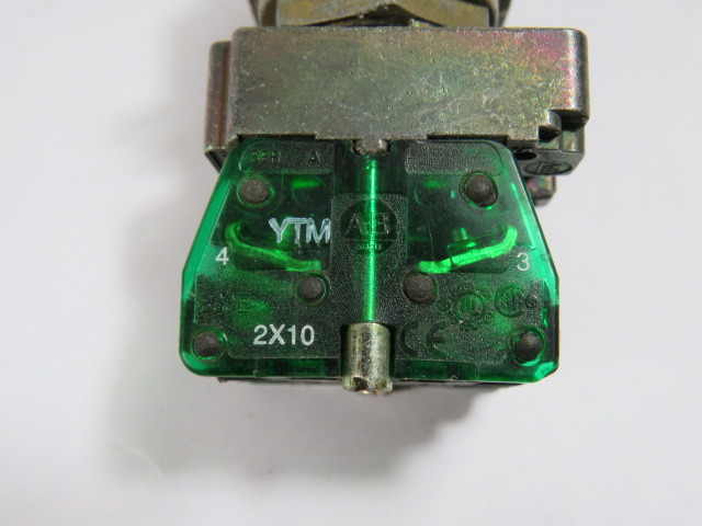Allen-Bradley 800ES-SM22-2LX20 Selector Switch 2NO 2-Position USED