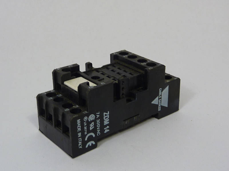 Carlo Gavazzi Relay Base DIN RAIL 4-Pole ZDM 14 USED