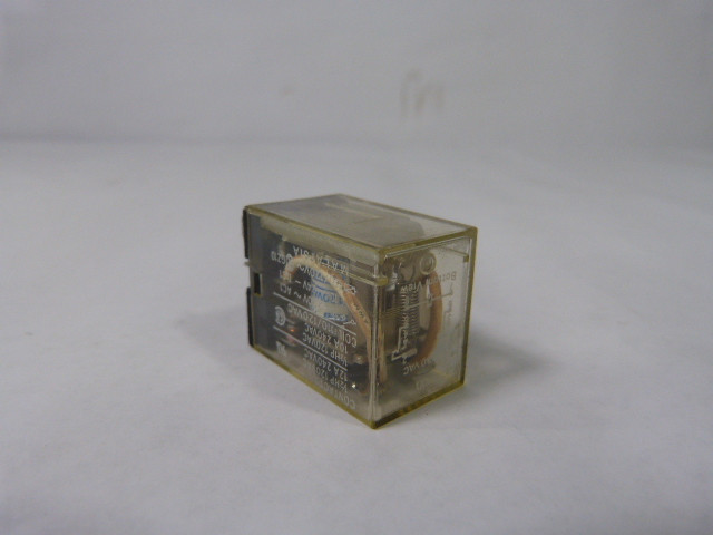 Omron LY2-AC110/120 Relay 110/120VAC 10A 8-Blade USED