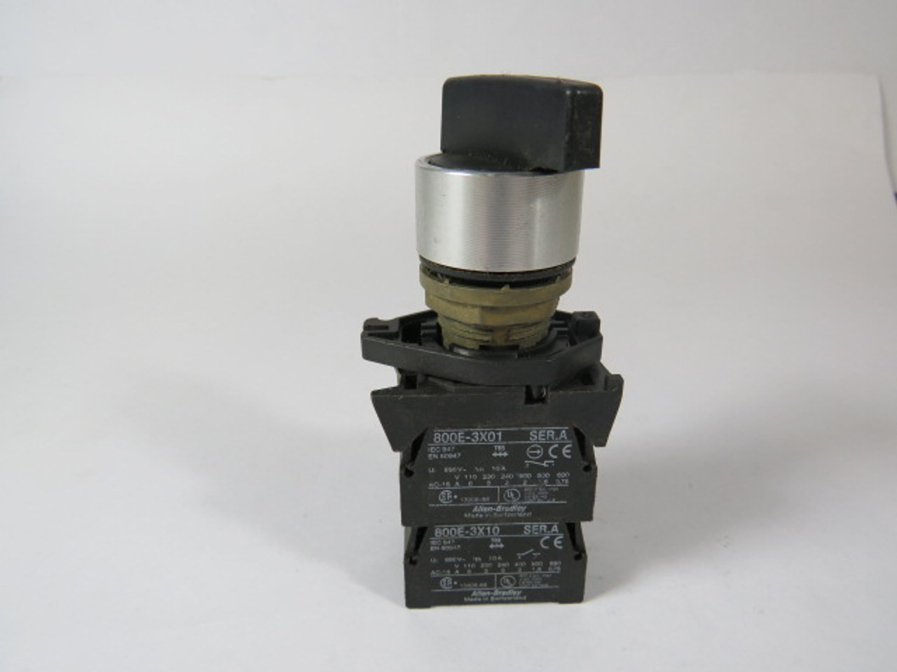 Allen-Bradley 800ES-HM32-3LX22 Selector Switch 2NO/2NC 3-Position USED