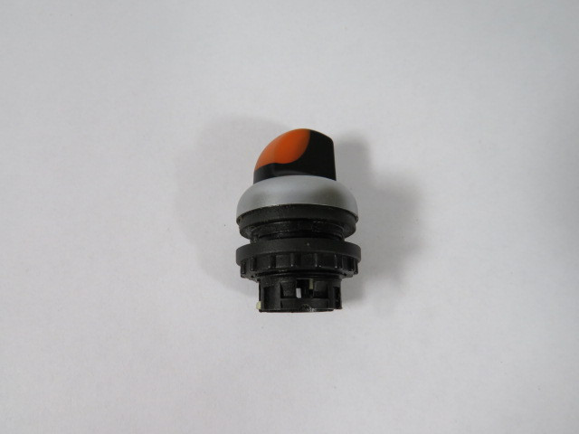 Cutler-Hammer M22-WRLK3-Y Selector Switch Operator Only 3-Position USED