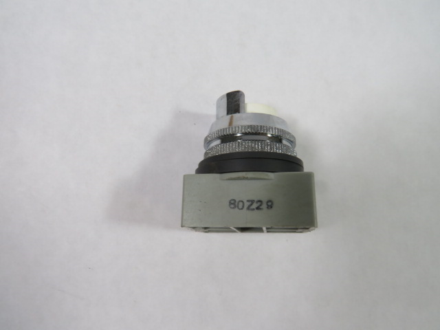 IDEC ABGS2W White Extended Push Button w/ Half Shroud No Contacts USED