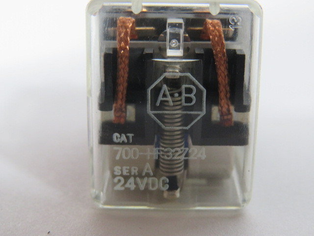 Allen-Bradley 700-HF32Z24 Control Relay SER A 24VDC 8 Blade ! NOP !