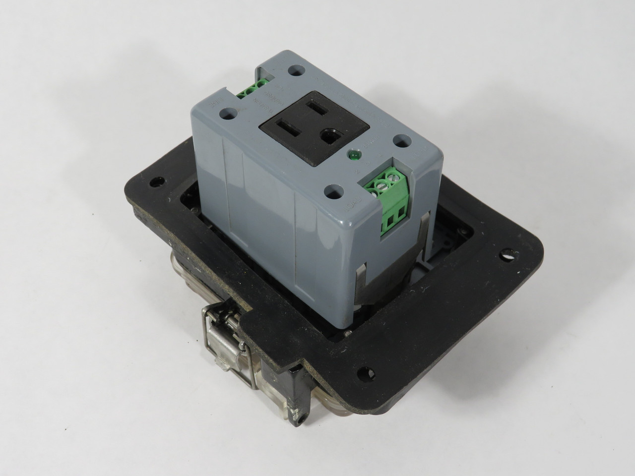 GracePort P-R2-K2RF0-U640 Interface Connector SHELF WEAR/MISSING SCREW USED