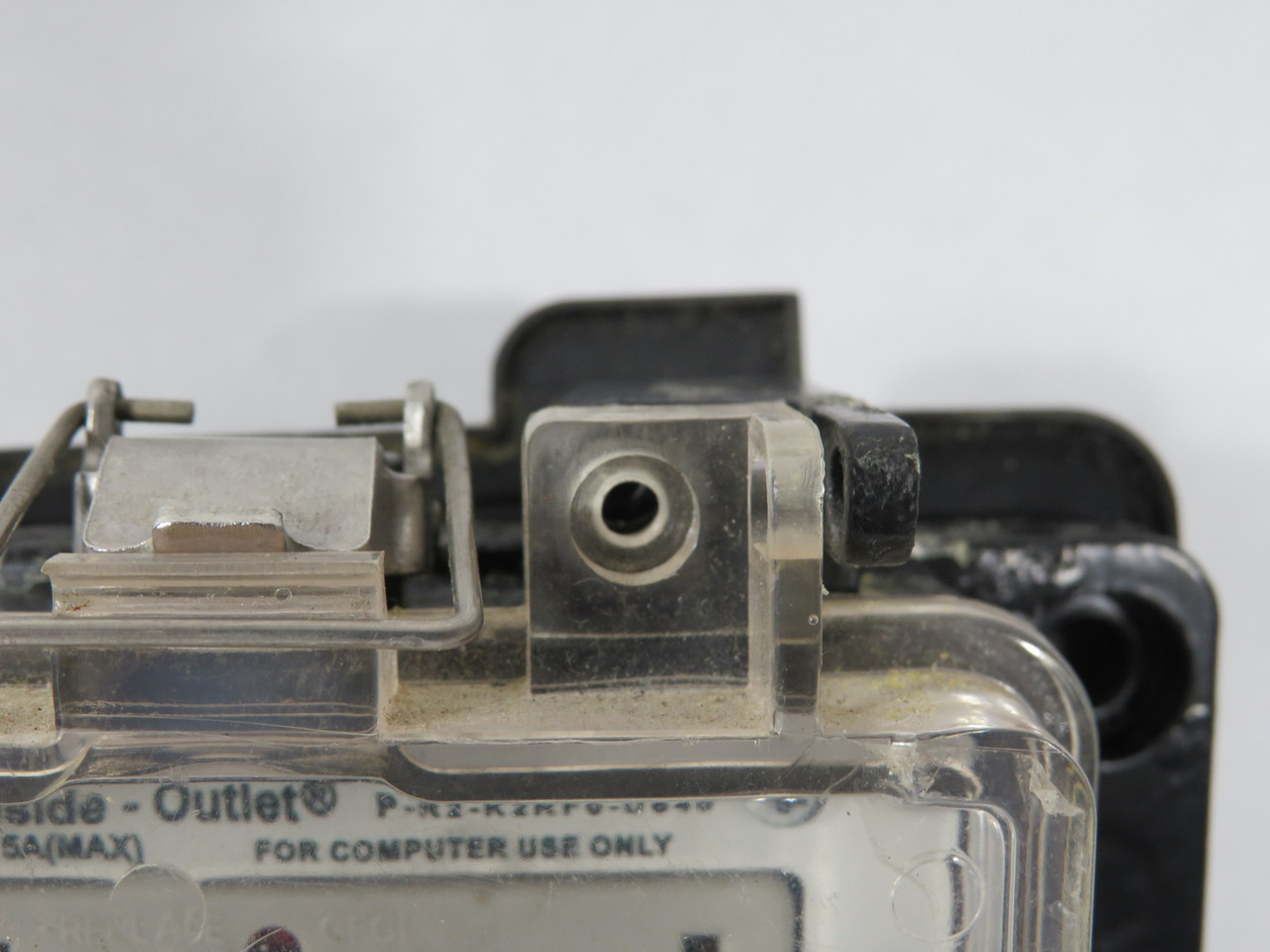 GracePort P-R2-K2RF0-U640 Interface Connector SHELF WEAR/MISSING SCREW USED