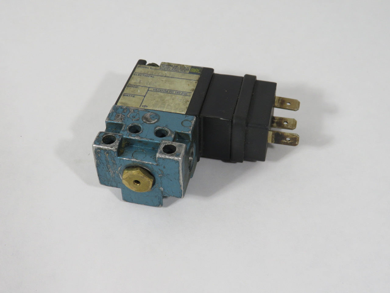 MAC 111B-501JB 3/2-Way Solenoid Valve 24VDC 1/8" NPT SHELF WEAR USED