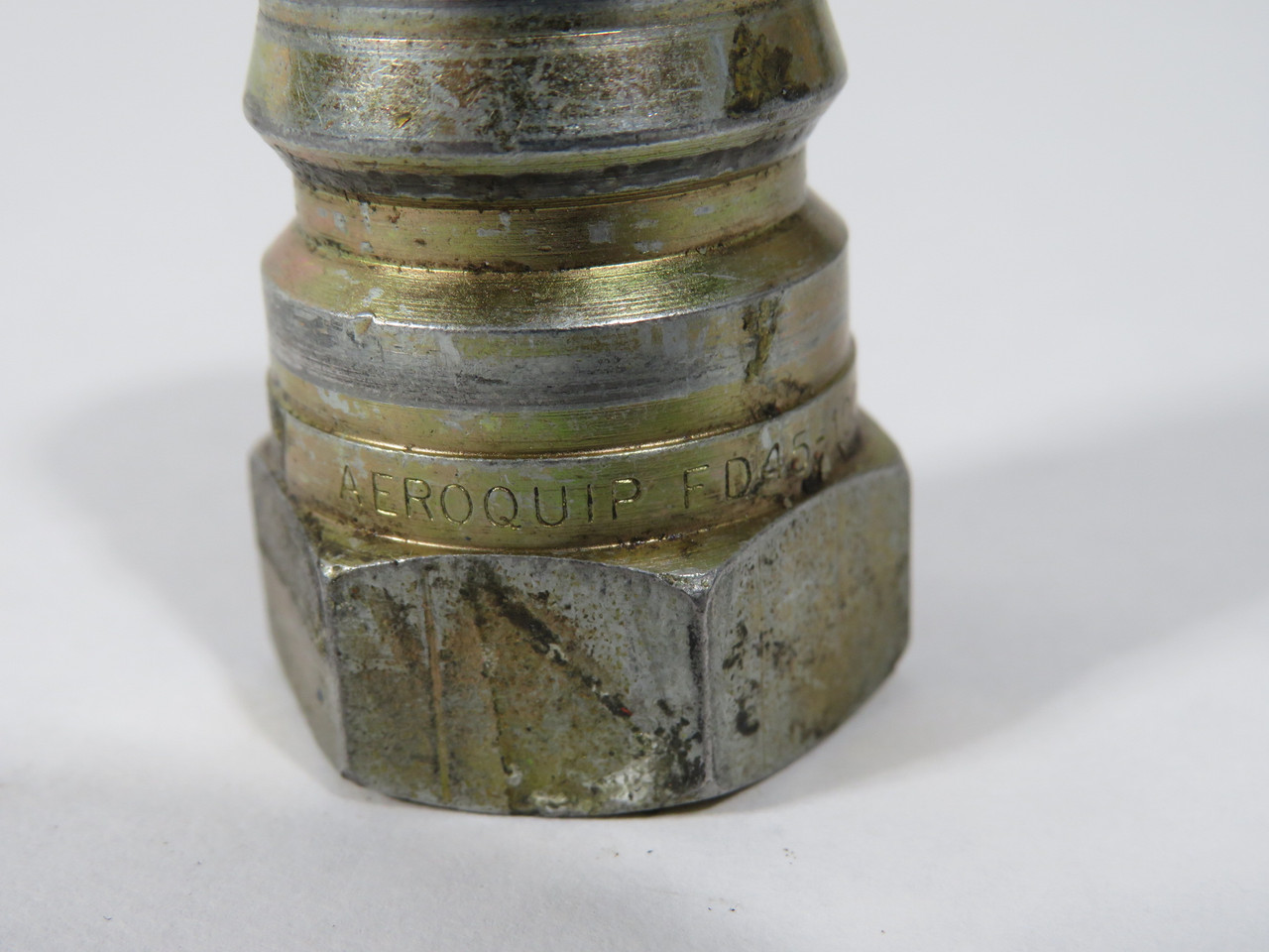 Aeroquip FD45-1002-08-10 Steel Male Coupling 5/8" Body 1/2" Female NPT USED